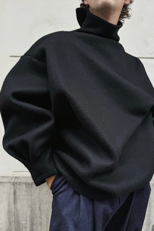 JANUE-SuiGeneris-IndulgingSweater-Wool 