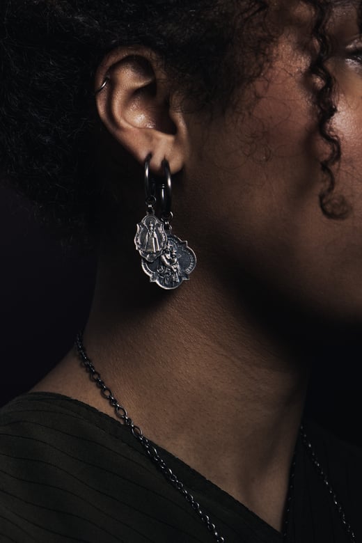 Janue-AnonymeFlamand-Earring-Medium-Silver-€150-Large-Silver-€200-1